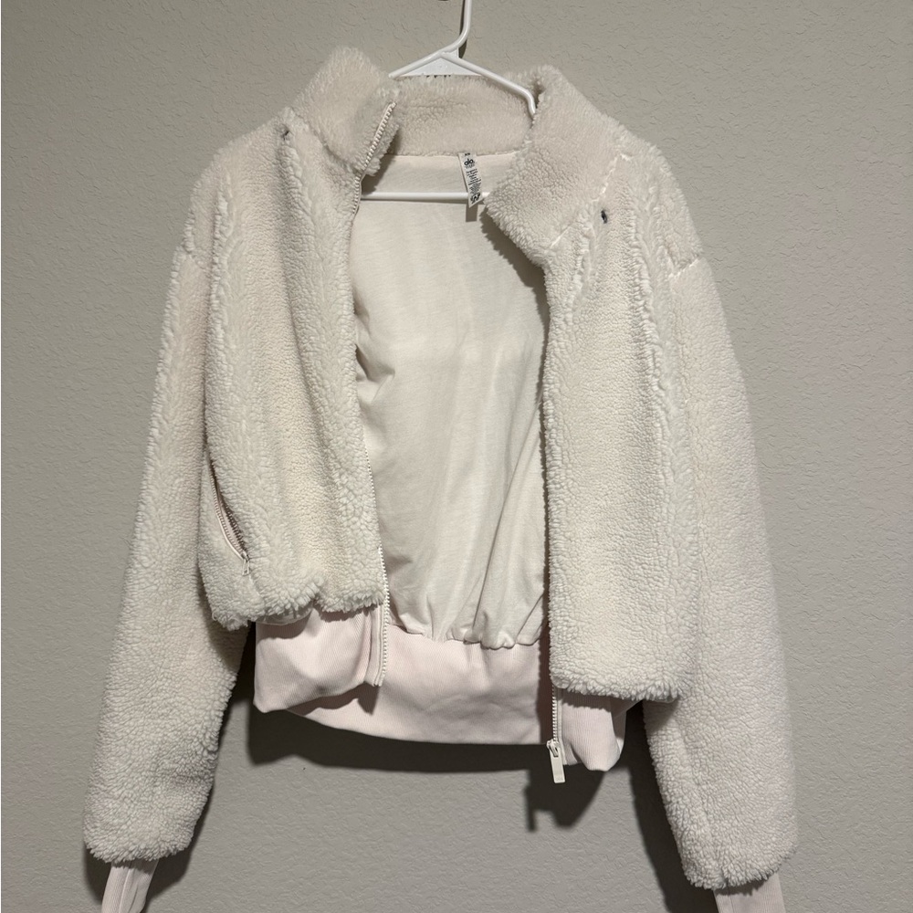 ALO Yoga Cream Foxy Sherpa Zip Bomber Jacket